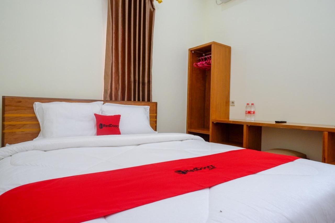 Reddoorz Near Rita Supermall Purwokerto 2 Экстерьер фото
