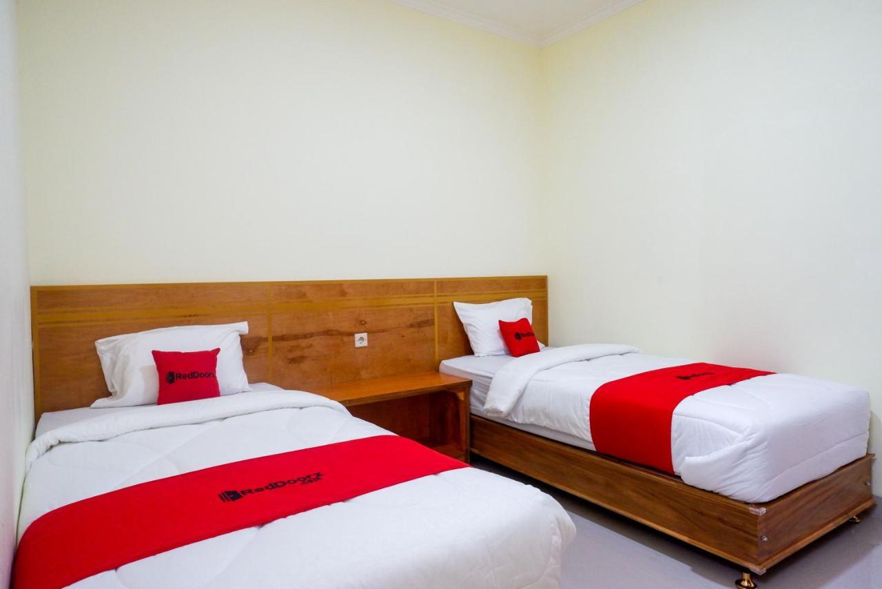 Reddoorz Near Rita Supermall Purwokerto 2 Экстерьер фото