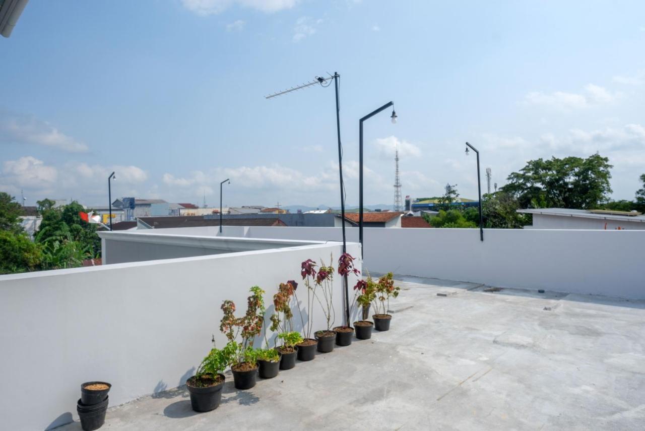 Reddoorz Near Rita Supermall Purwokerto 2 Экстерьер фото