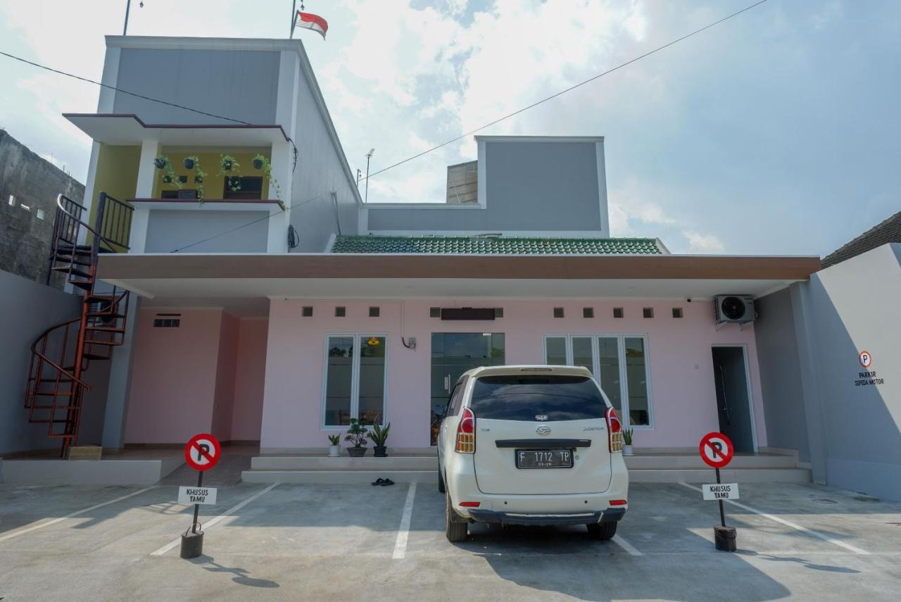 Reddoorz Near Rita Supermall Purwokerto 2 Экстерьер фото